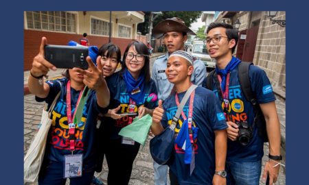 GRANT_YSEALI Summit delegates take selfie with Intramuros security guard wearing a Guardia Civil uniform as part of the YSEALI Games, October 19, 2017