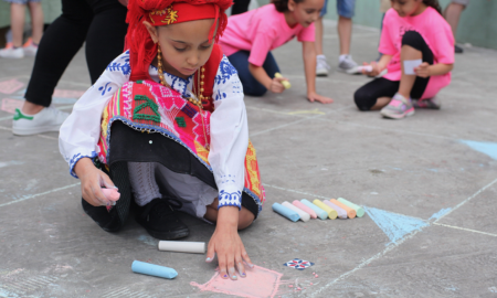 manhattan arts education, children doing art on street