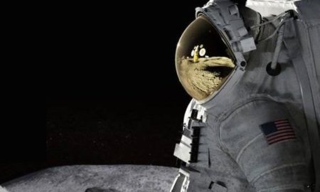 astronaut: Astronaut on lunar landscape