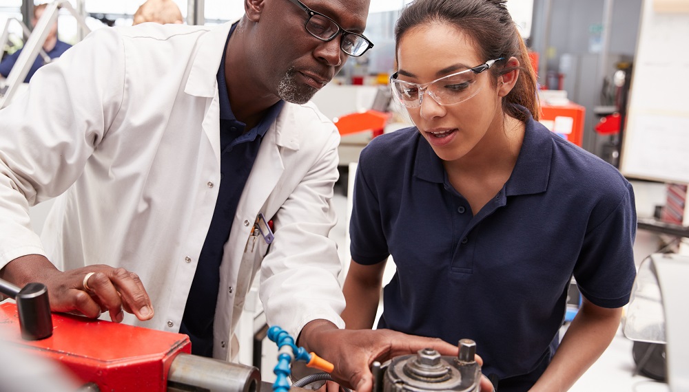 apprenticeship: Engineer showing equipment to a female apprentice