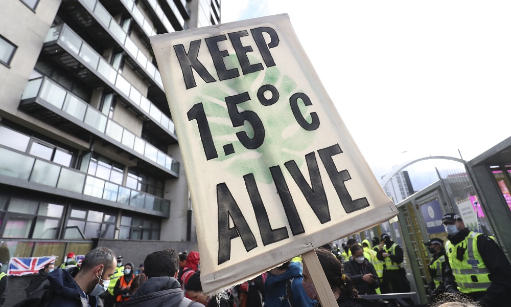 UN climate report: protest sign that reads "Keep 1.5 degrees C Alive"