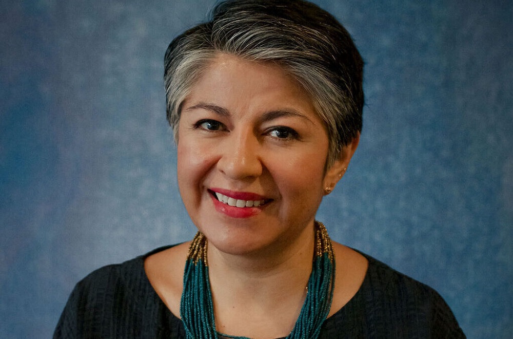 Andrea Sáenz named president and CEO of Chicago Community Trust: Latina woman with short hair and thick necklace smiling