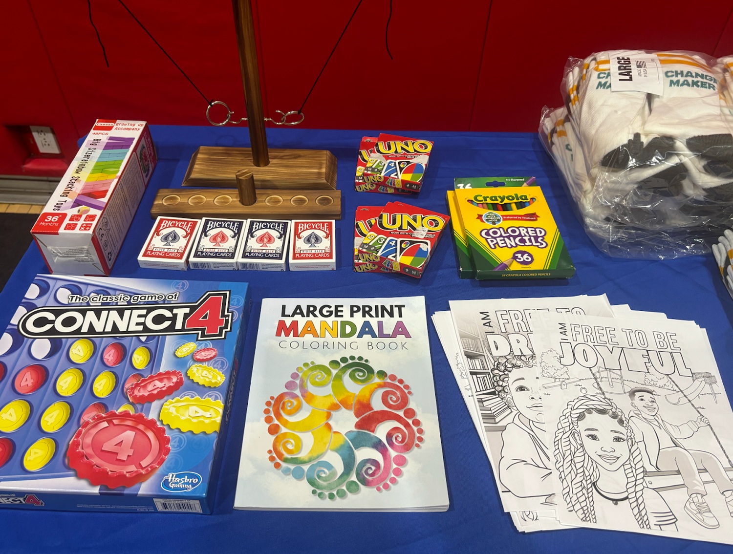 التطوير المهني التصالحي للعاملين الشباب: الألعاب وكتب التلوين للموظفين